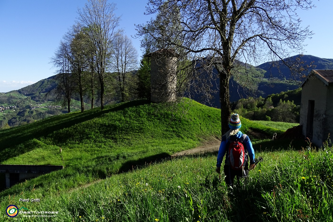 73 Saliamo al Roccolo di Reggetto-Torre degli Alpini.JPG